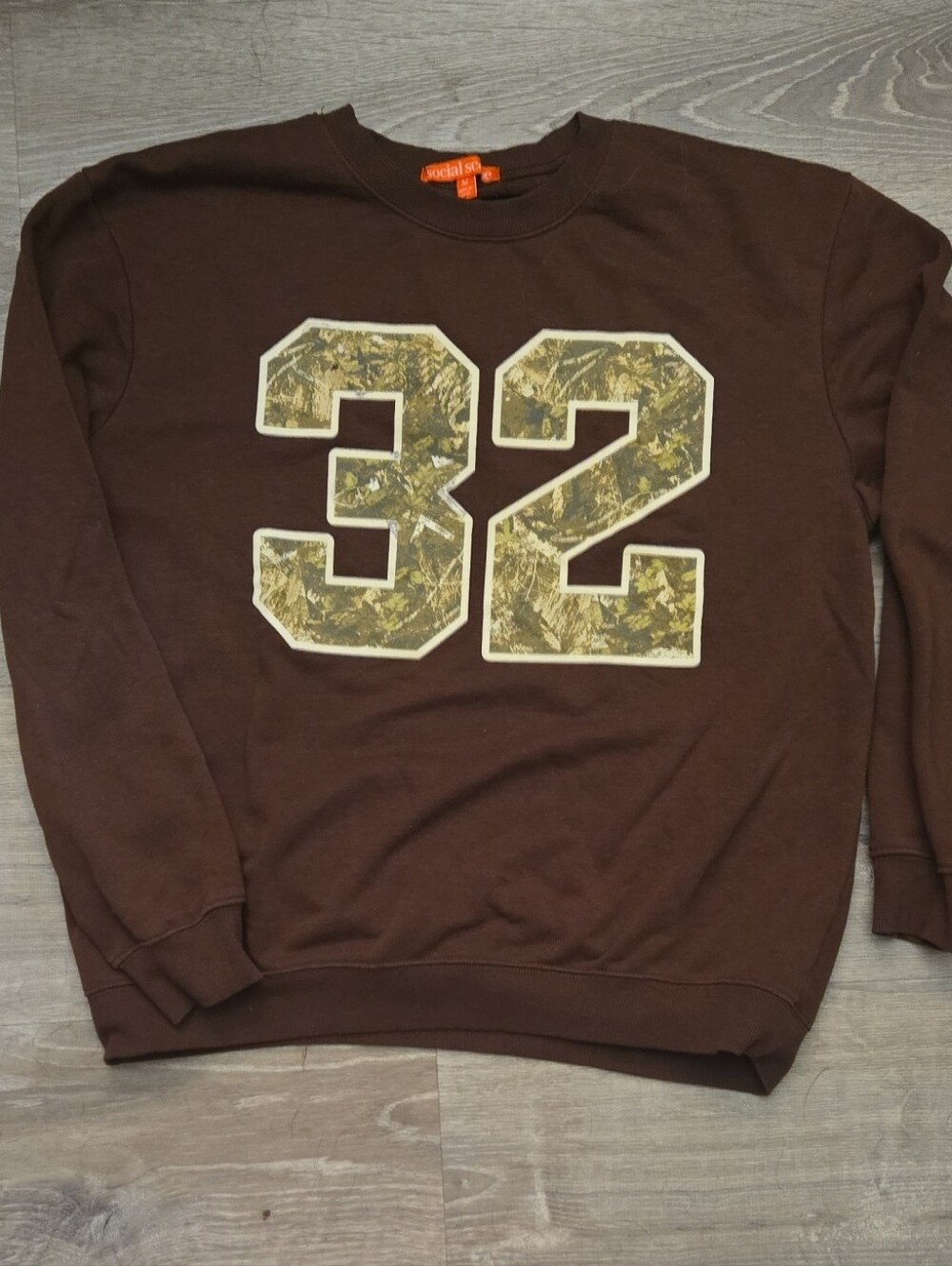Women’s Brown Crewneck Sweatshirt with '32' Graphic
